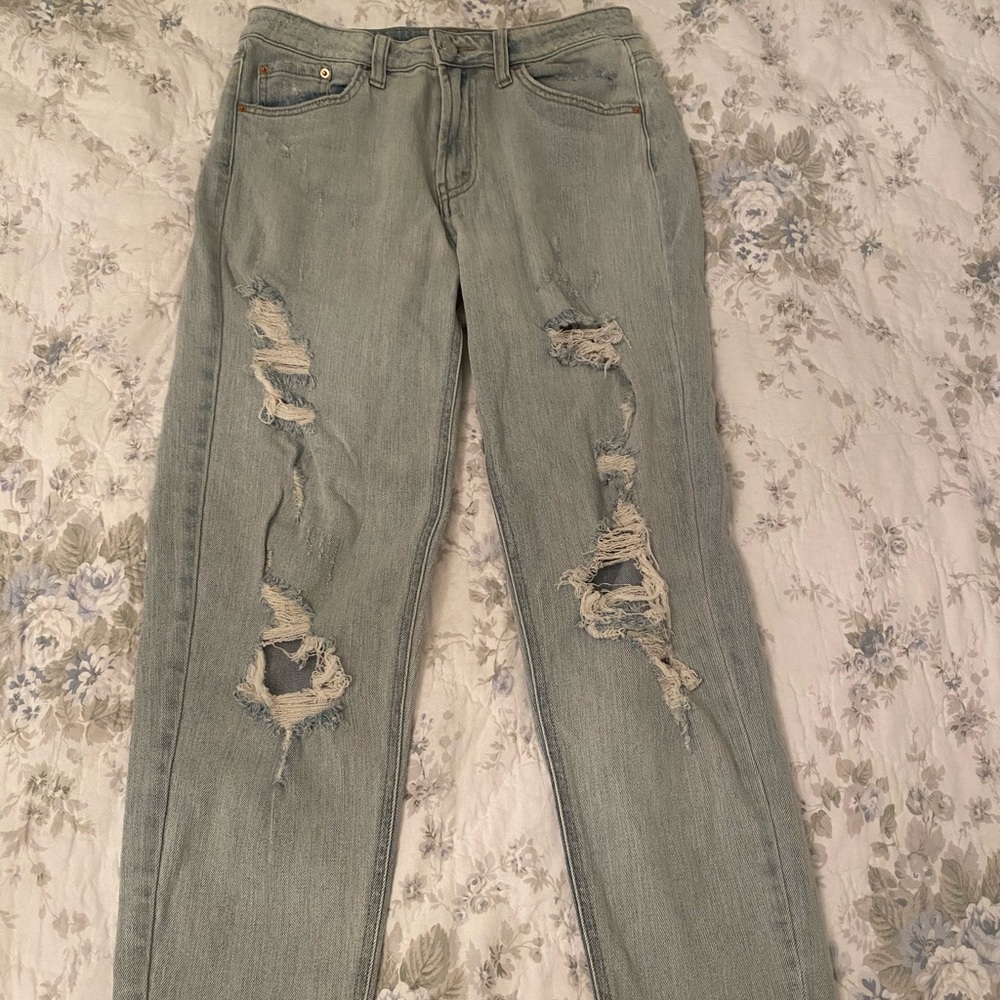 Distressed cropped light wash mom jeans size 4